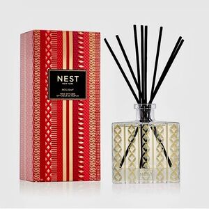 Nest Fragrance Holiday Scent Diffuser 5.9oz Brand New in box!